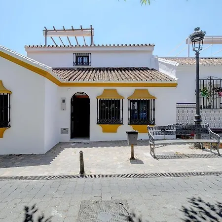 بيت للعطل Renovated Townhouse San Roque 85