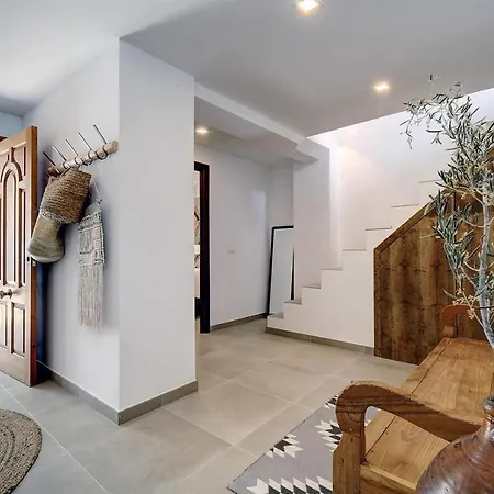 Renovated Townhouse San Roque 85 إِستيبونا
