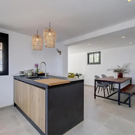 Дом отдыха Renovated Townhouse San Roque 85 *